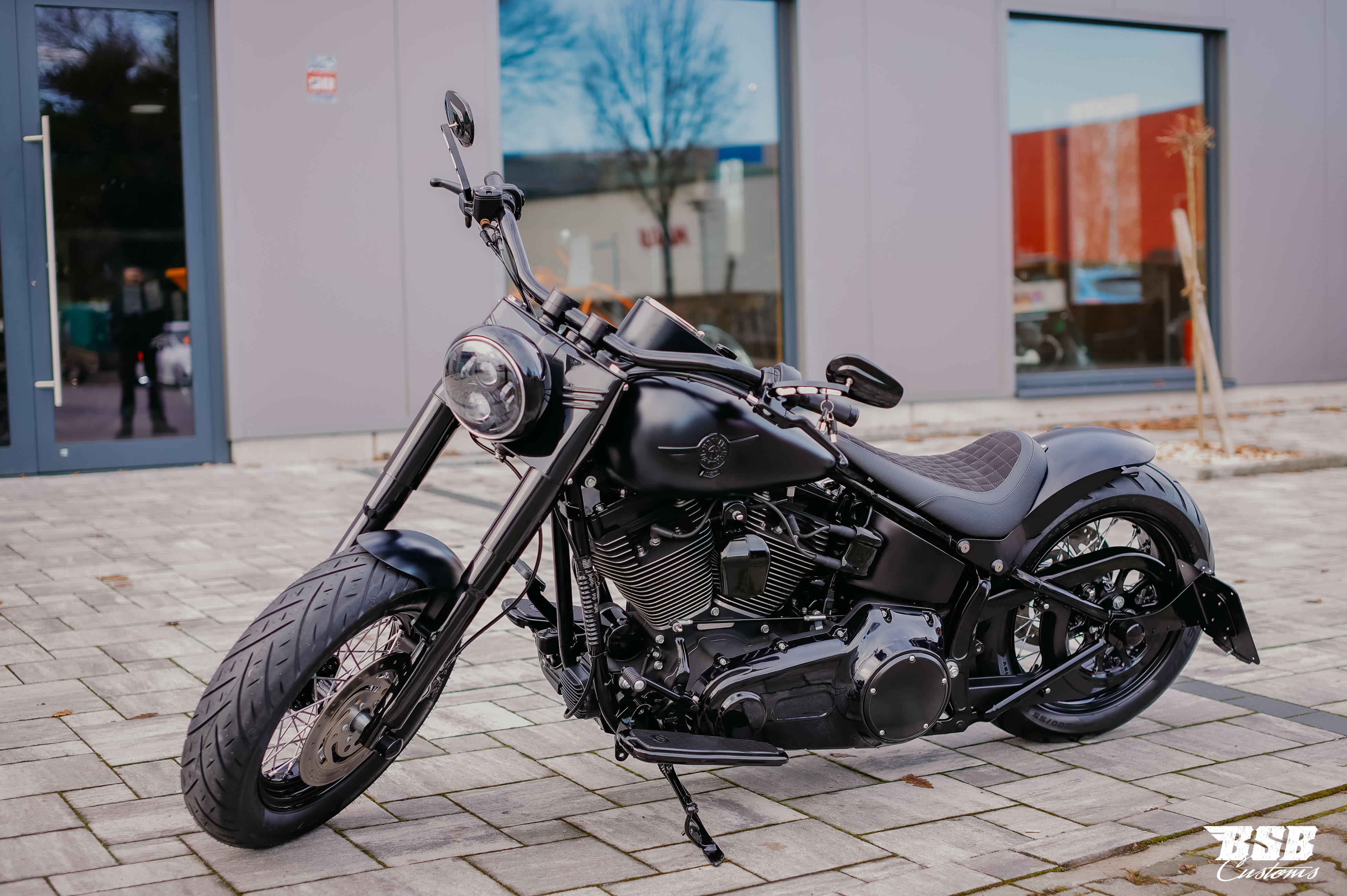 LED Scheinwerfer 7" schwarz mit Standlicht, CE-Zulassung für Harley Softail & Touring Modelle