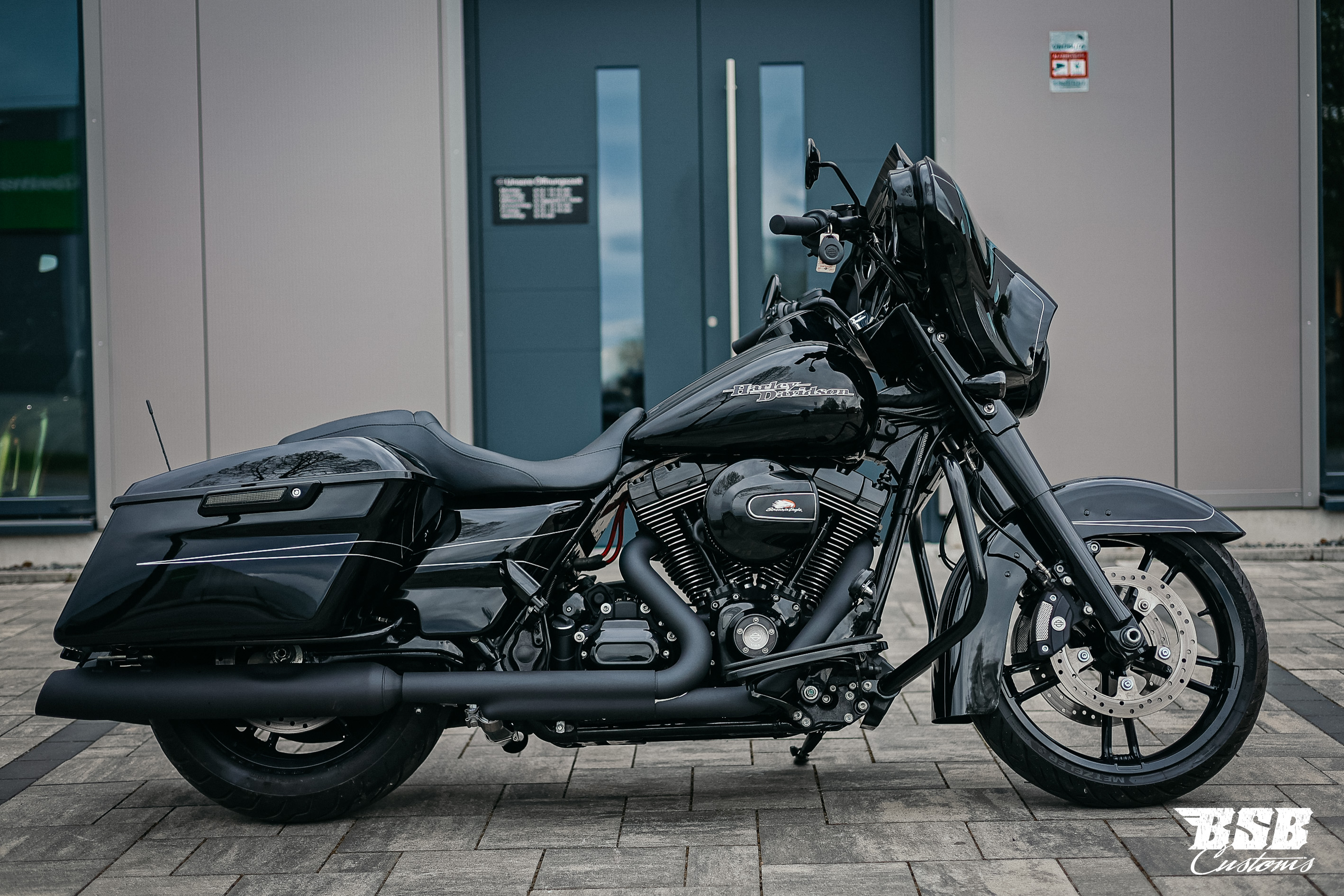 2016 Harley Davidson FLHXS Street Glide Spezial - ABS -Top Zustand ... Finanzierung ab 5,99% möglich 