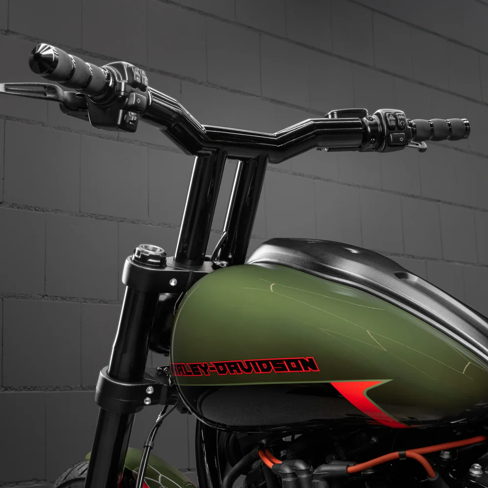 CHAMPION T-BAR MEGA – STEALTH VIEW EDITION – ein hochwertiger Custom-Lenker für Harley-Davidson Softail, Dyna und Sportster Modelle.