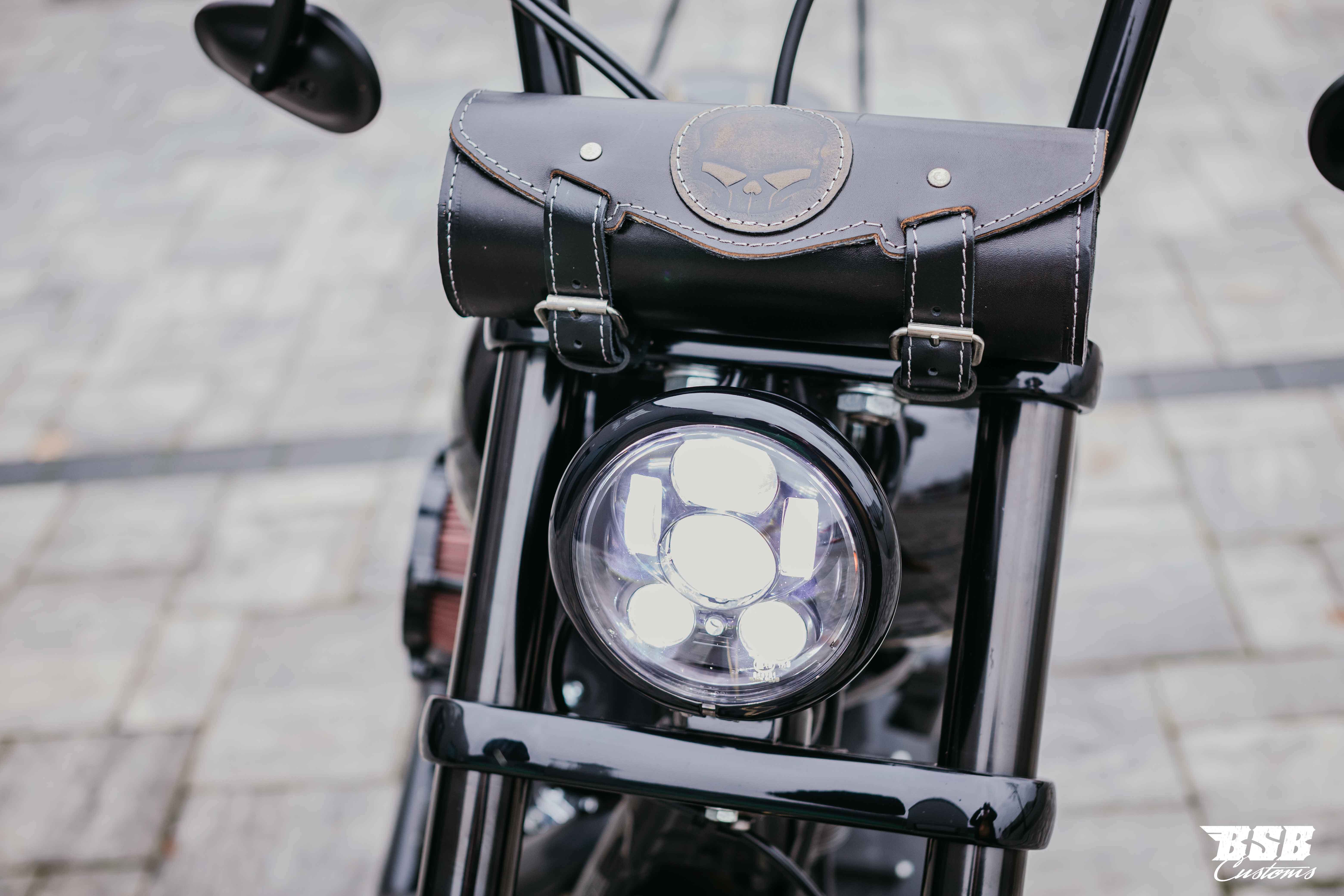 LED 5,75 schwarz für INDIAN SCOUT BOBBER mit Standlicht, E-Zulassung 