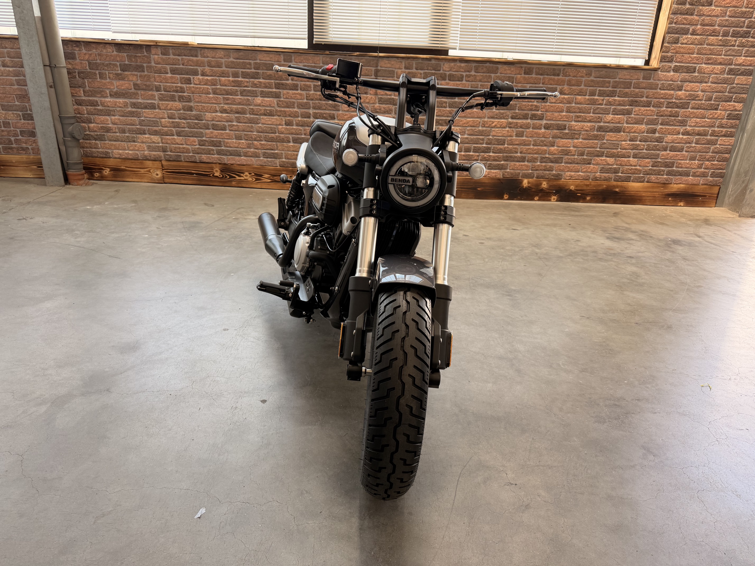Benda ROCK 125 "SILBER" – CBS, LCD , Riemenantrieb,Wassergekühlt, 2 Zylinder-Doppelauspuff -  Sofort Verfügbar -  ab 3,-EUR / Tag finanzieren 
