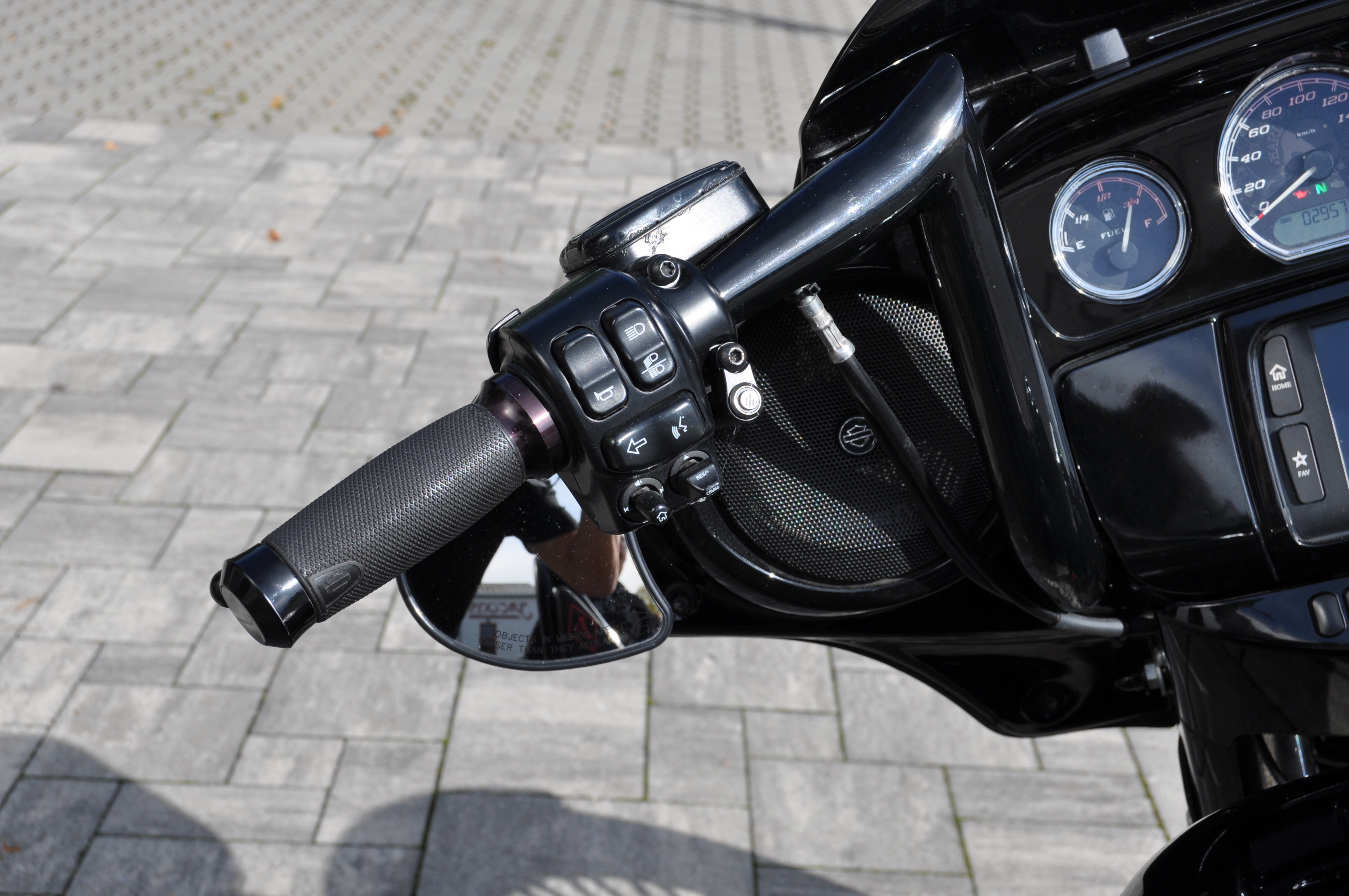 2014 Harley Davidson FLHXS Street Glide Spezial - ABS - 23" FAT SPOKE - Kess Tech ... Finanzierung ab 5,99% möglich 