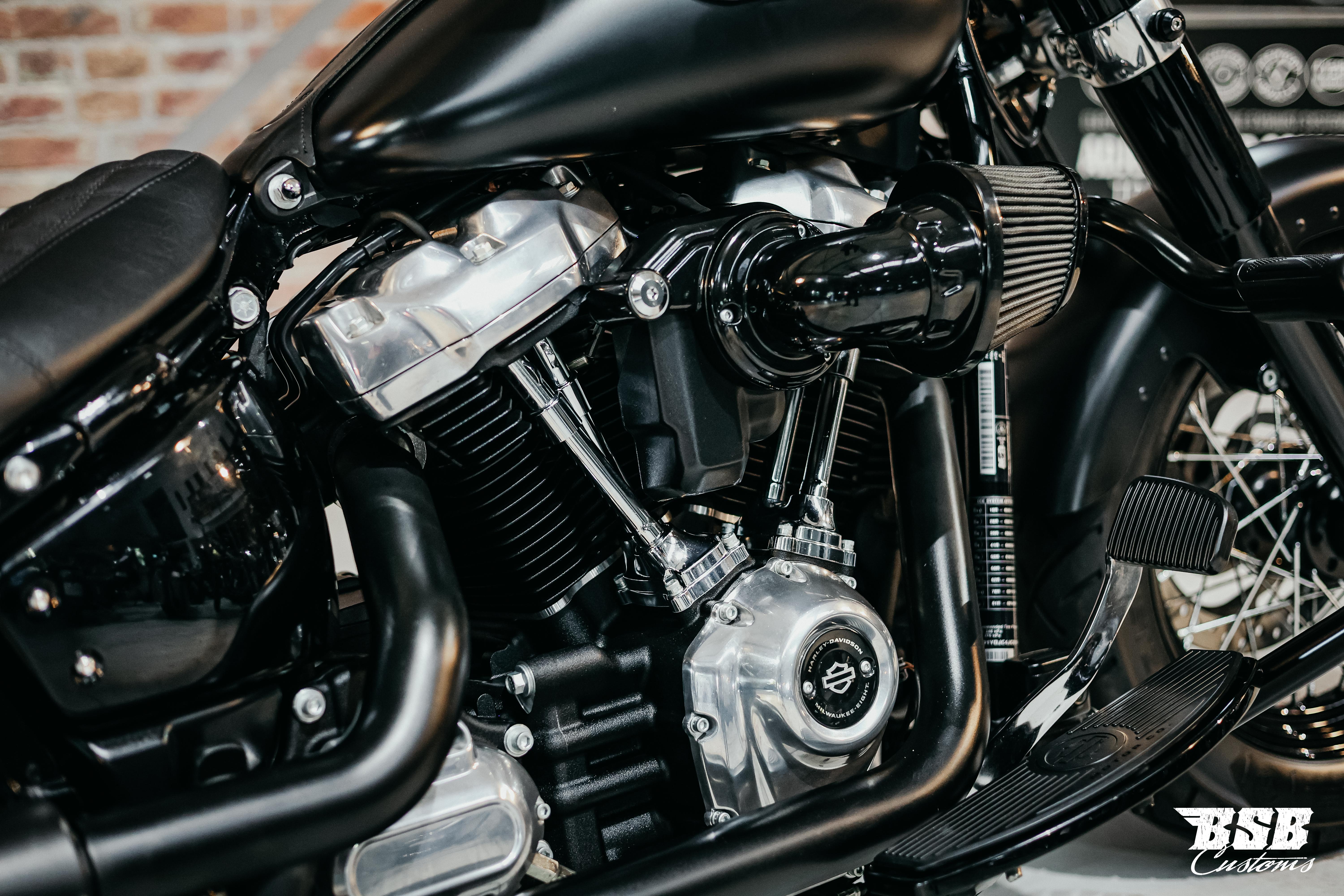 Harley Davidson FLSL Softail Slim M8 107 | Jekill & Hyde | Garantie ...  Finanzierung ab 5,99% möglich 