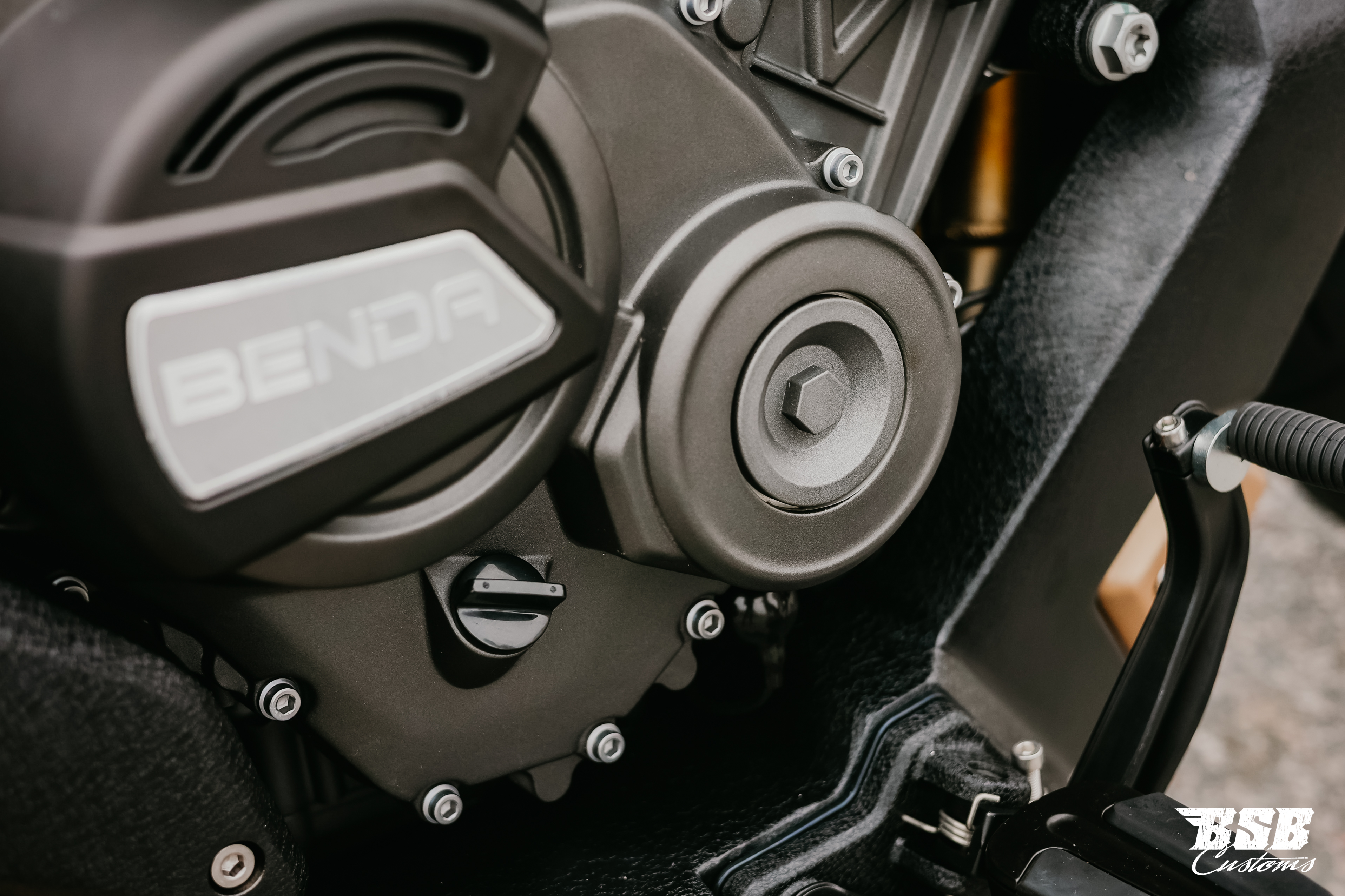 Benda LFC 700 Pro– Airride -300-er Hi-Reifen, ABS / TFT/ Anti-Hopping Kupplung modifiziert, SCHWARZ / GOLD,  NEUFAHRZEUG!!! 