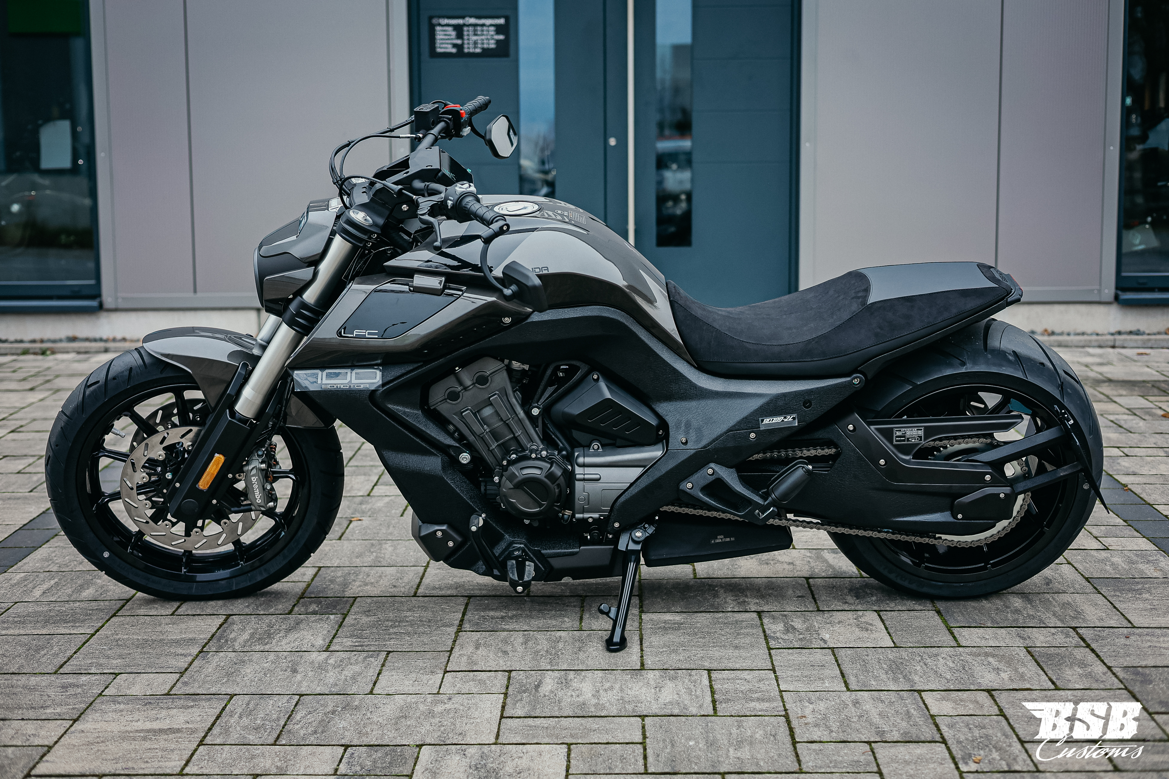 Benda LFC 700 Pro– Airride -300-er Hi-Reifen, ABS / TFT/ Anti-Hopping Kupplung modifiziert by BSB Customs NEUFAHRZEUG!!! 