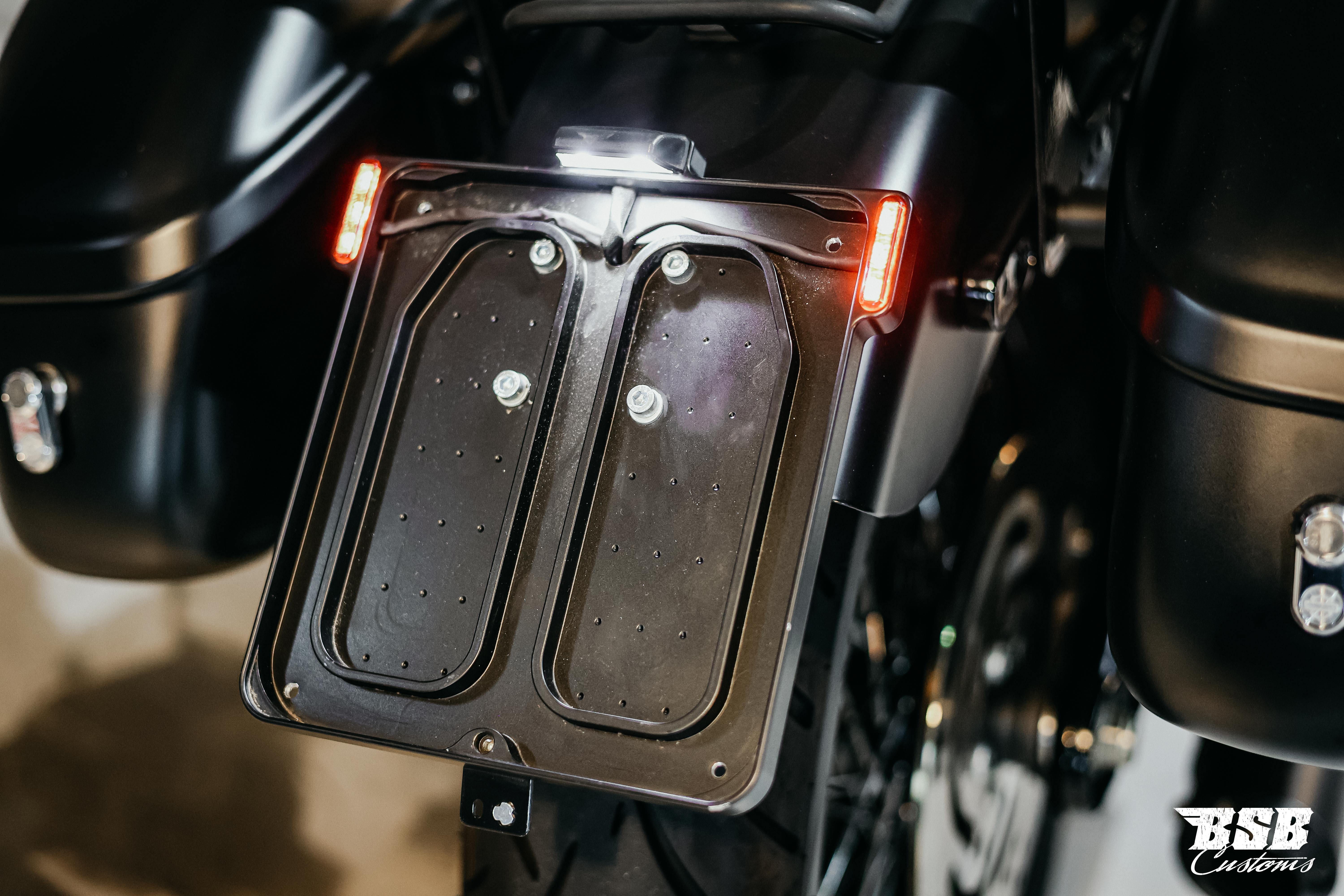 Harley Davidson FLSL Softail Slim M8 107 | Jekill & Hyde | Garantie ...  Finanzierung ab 5,99% möglich 