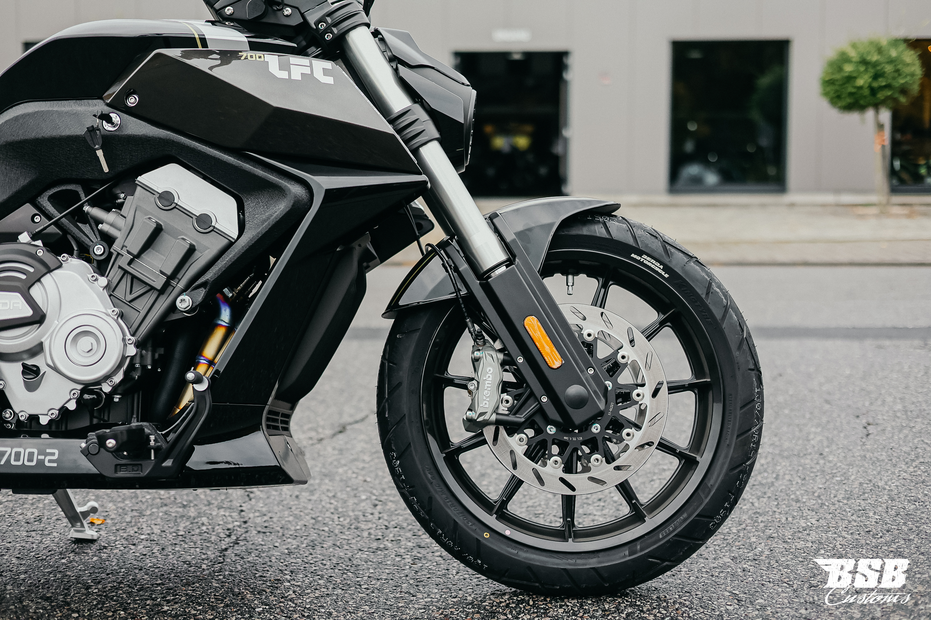 Benda LFC 700 – Der Power-Cruiser der Extraklasse 310-er Hi-Reifen, ABS / TFT/ Anti-Hopping Kupplung modifiziert by BSB Customs NEUFAHRZEUG!!! 