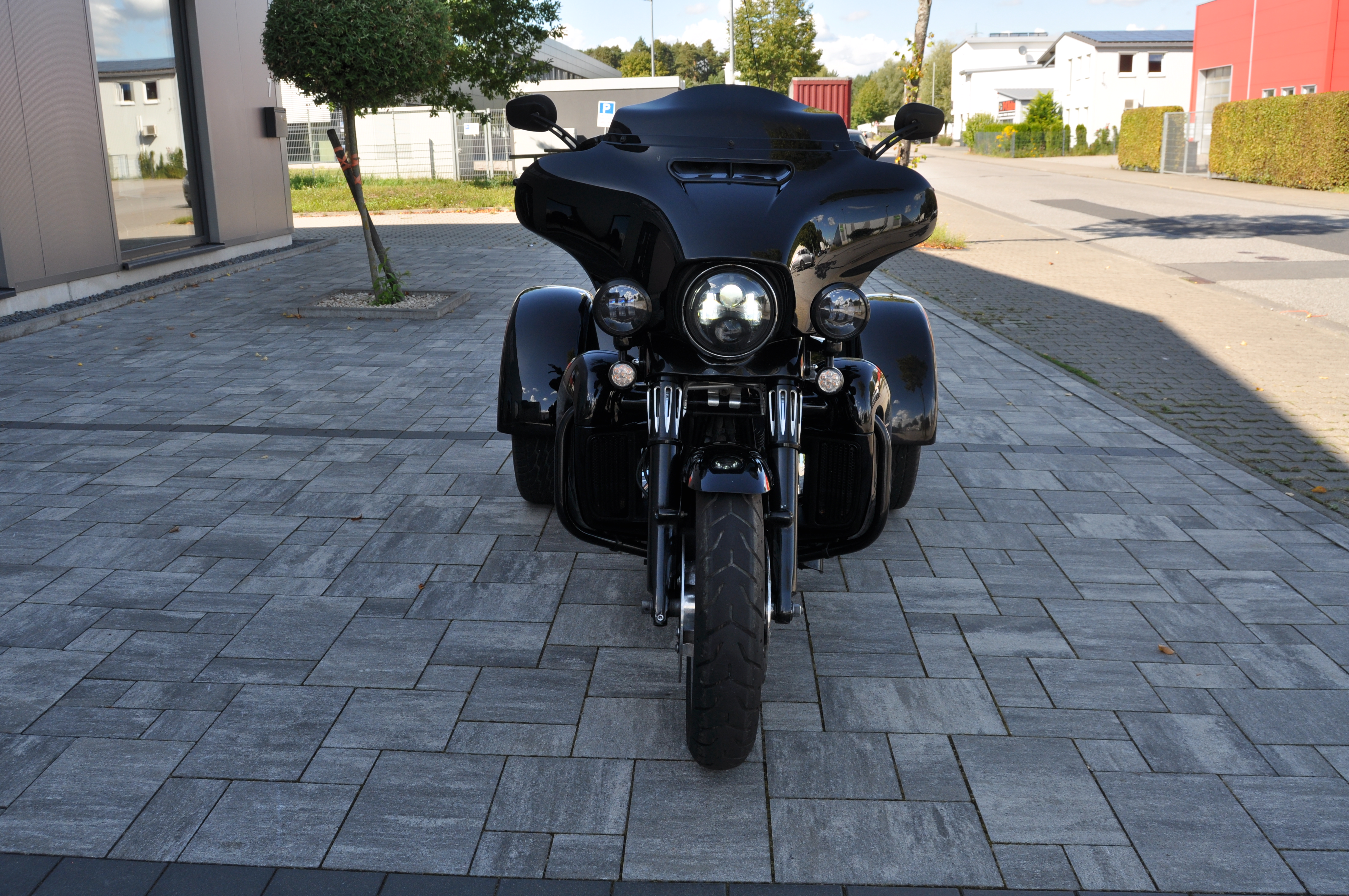2016 Harley Davidson TRIKE FLHTCUTG Top Zustand erst 12615 km Fanzierung möglich 