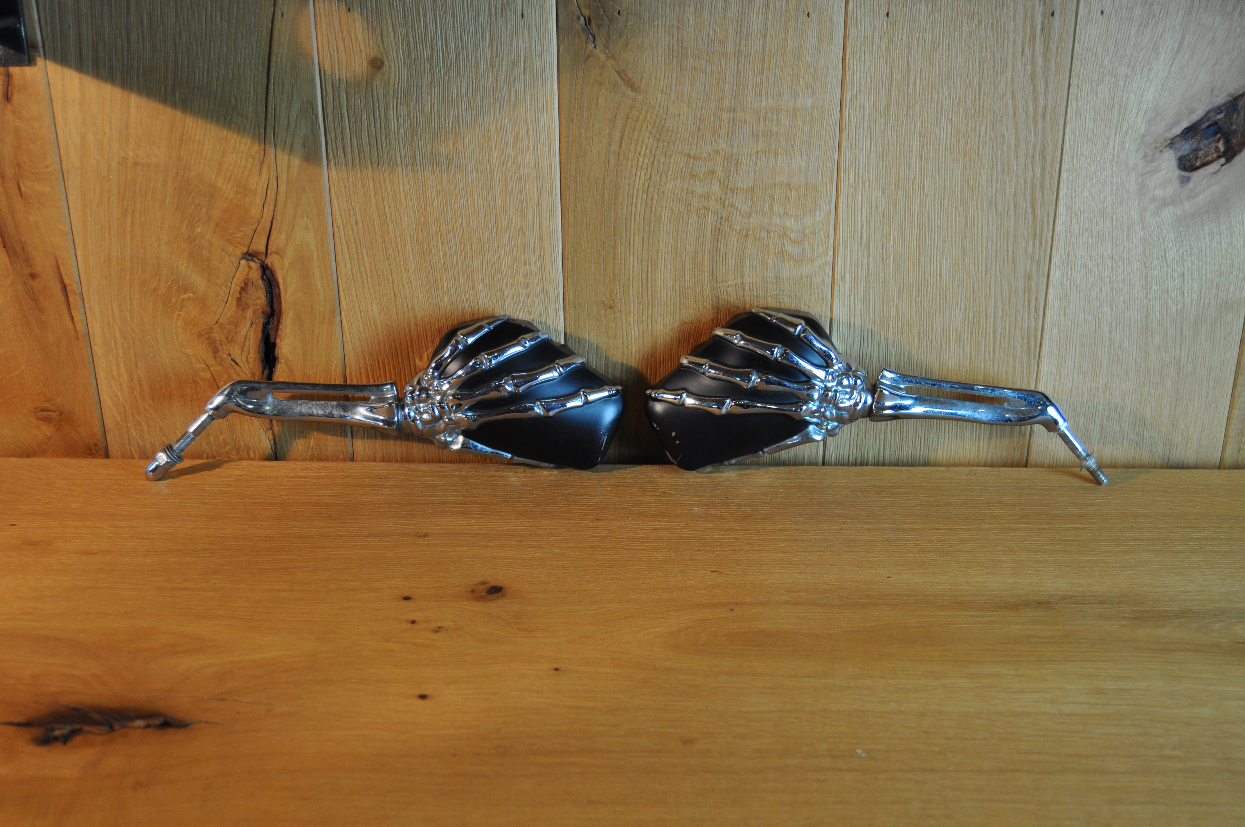 Skeleton Hand Spiegel Chrom links – Custom Spiegel für Harley-Davidson & Chopper