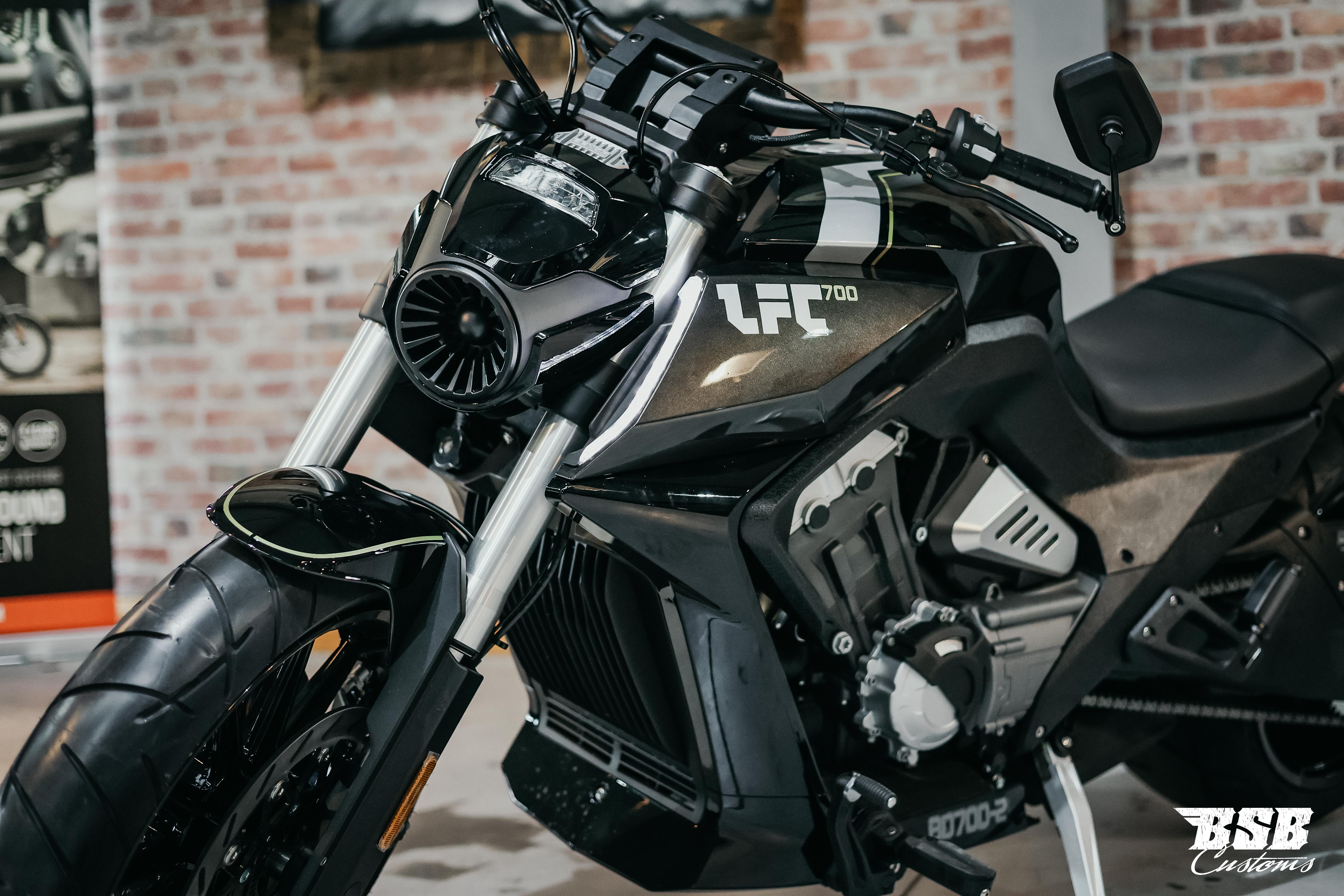 Benda LFC 700 – Der Power-Cruiser der Extraklasse 310-er Hi-Reifen, ABS / TFT/ Anti-Hopping Kupplung modifiziert by BSB Customs NEUFAHRZEUG!!! 