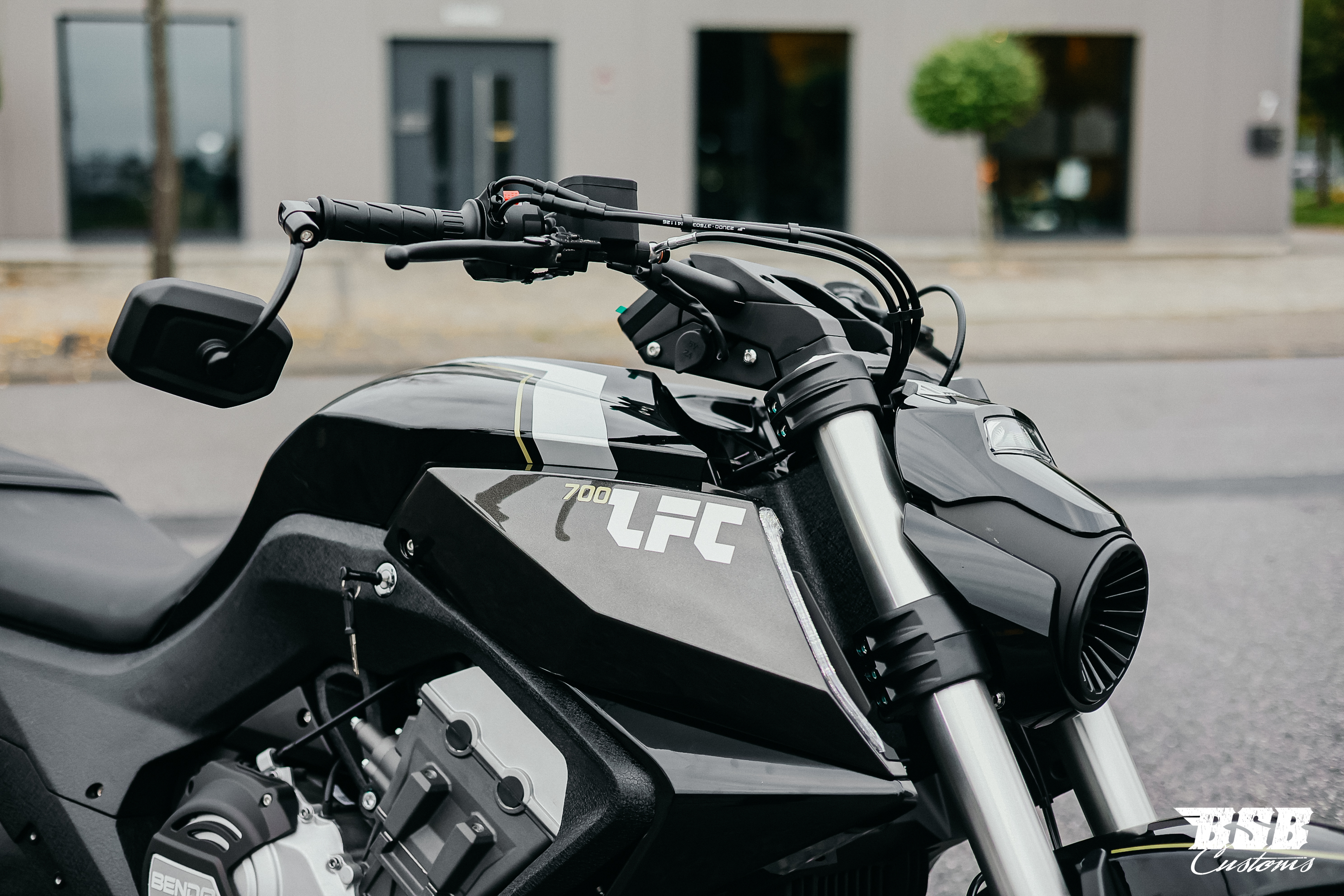 Benda LFC 700 – Der Power-Cruiser der Extraklasse 310-er Hi-Reifen, ABS / TFT/ Anti-Hopping Kupplung modifiziert by BSB Customs NEUFAHRZEUG!!! 