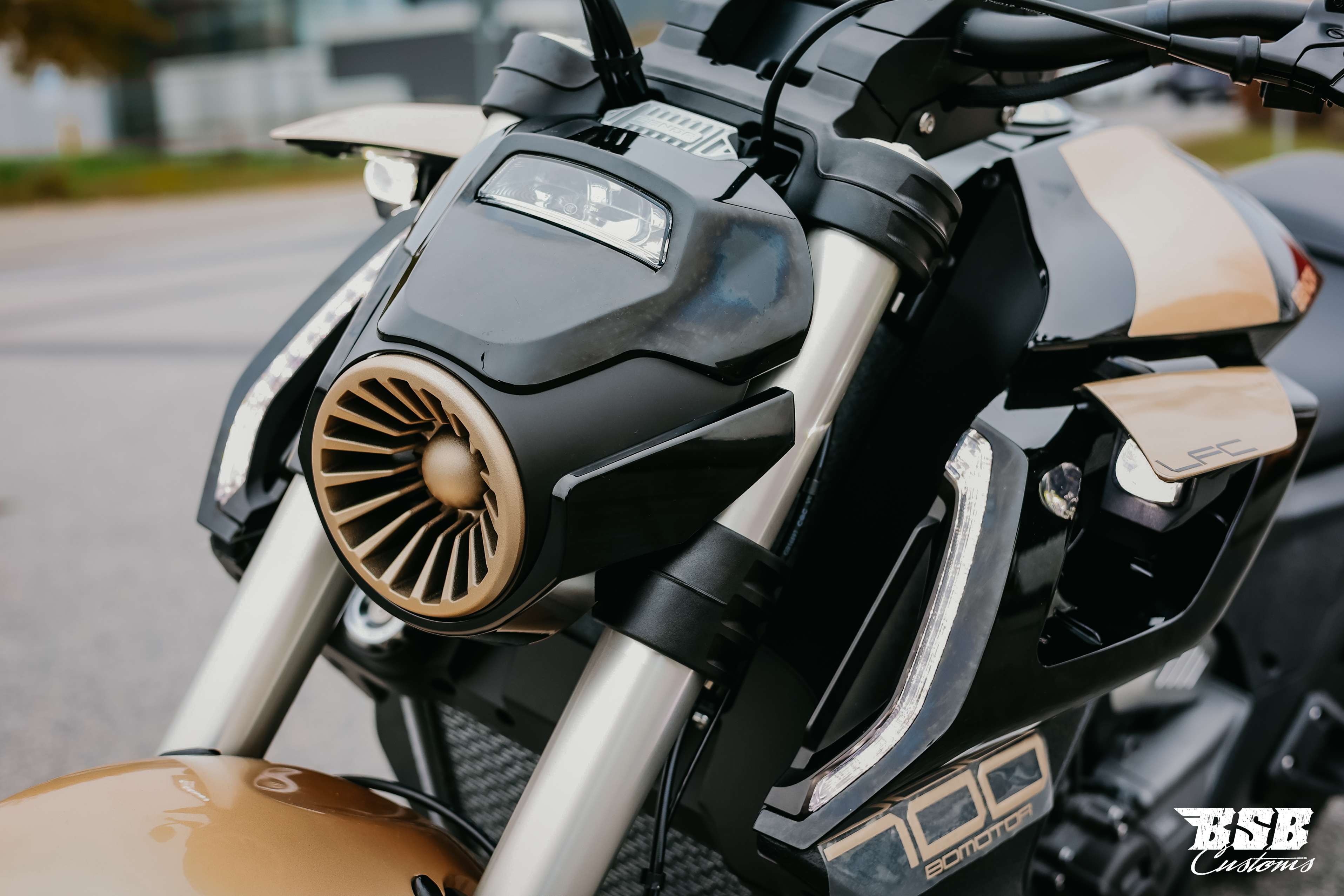 Benda LFC 700 Pro– Airride -300-er Hi-Reifen, ABS / TFT/ Anti-Hopping Kupplung modifiziert by BSB Customs NEUFAHRZEUG!!! 