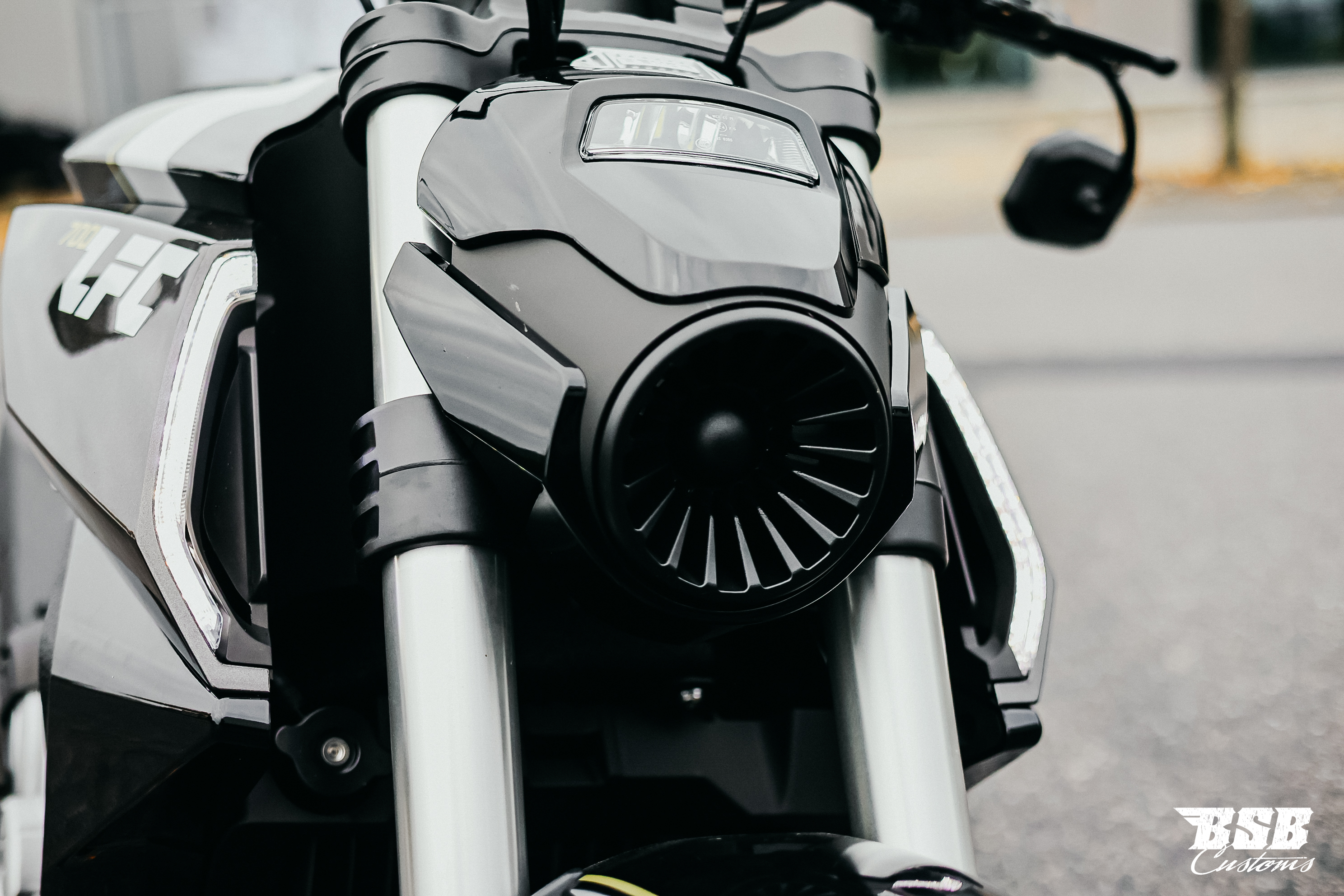 Benda LFC 700 – Der Power-Cruiser der Extraklasse 310-er Hi-Reifen, ABS / TFT/ Anti-Hopping Kupplung modifiziert by BSB Customs NEUFAHRZEUG!!! 