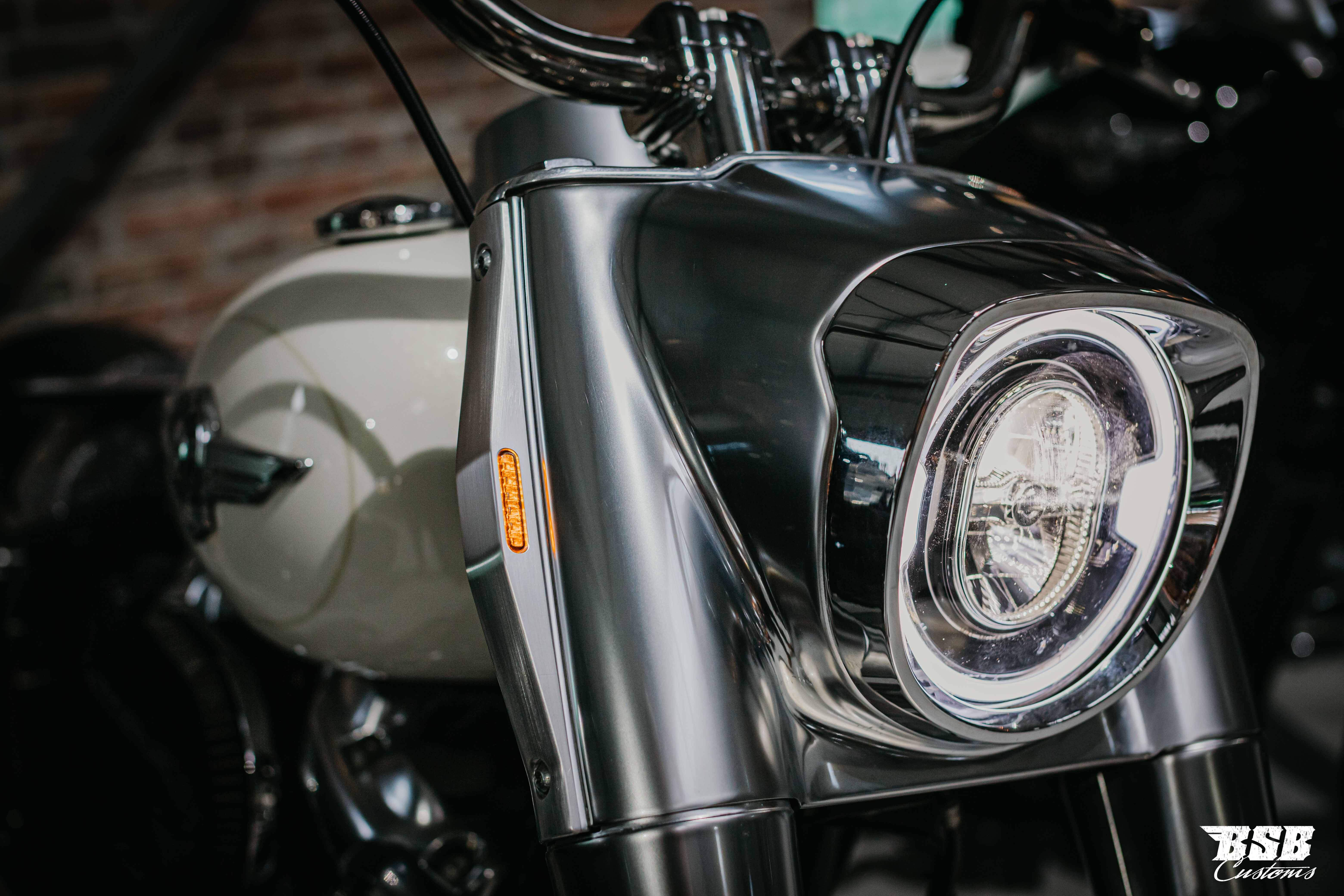 Stash 21 Blinker für Harley Davidson FAT BOY Milwaukee Eight 2017-2021 Poliert