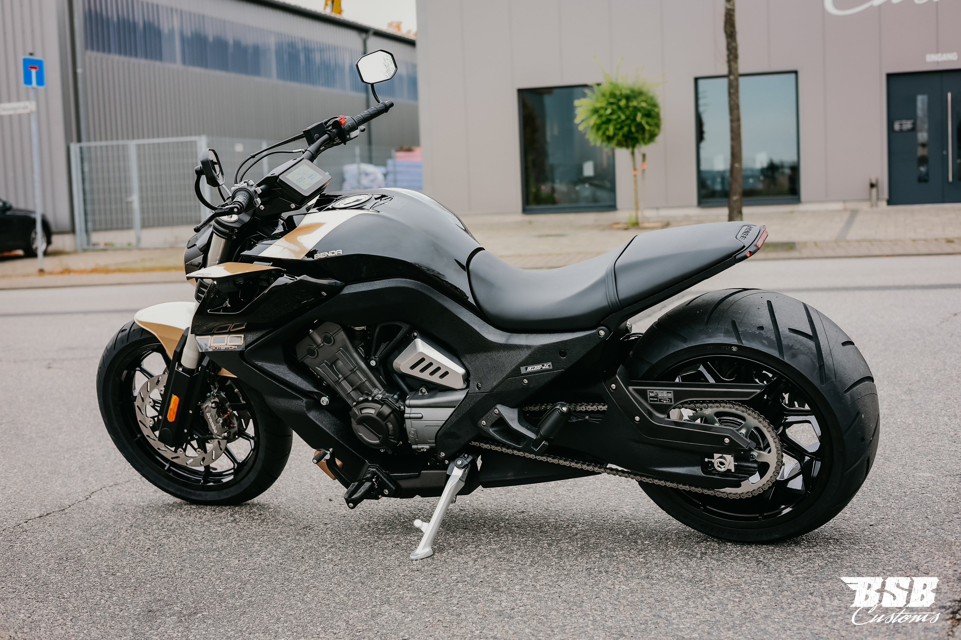 Benda LFC 700 Pro– Airride -300-er Hi-Reifen, ABS / TFT/ Anti-Hopping Kupplung modifiziert, SCHWARZ / GOLD,  NEUFAHRZEUG!!! 