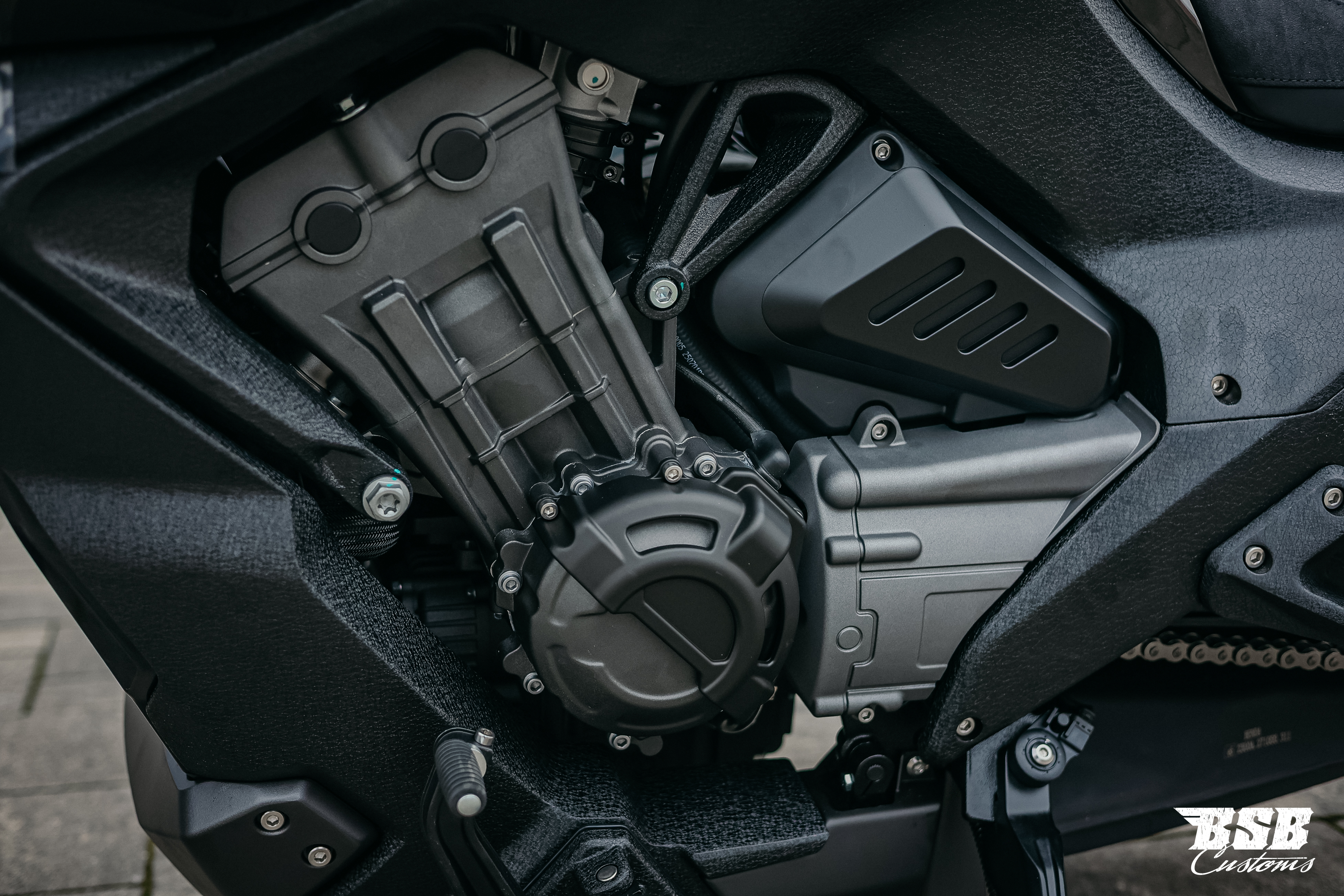 Benda LFC 700 Pro– Airride -300-er Hi-Reifen, ABS / TFT/ Anti-Hopping Kupplung modifiziert by BSB Customs NEUFAHRZEUG!!!  