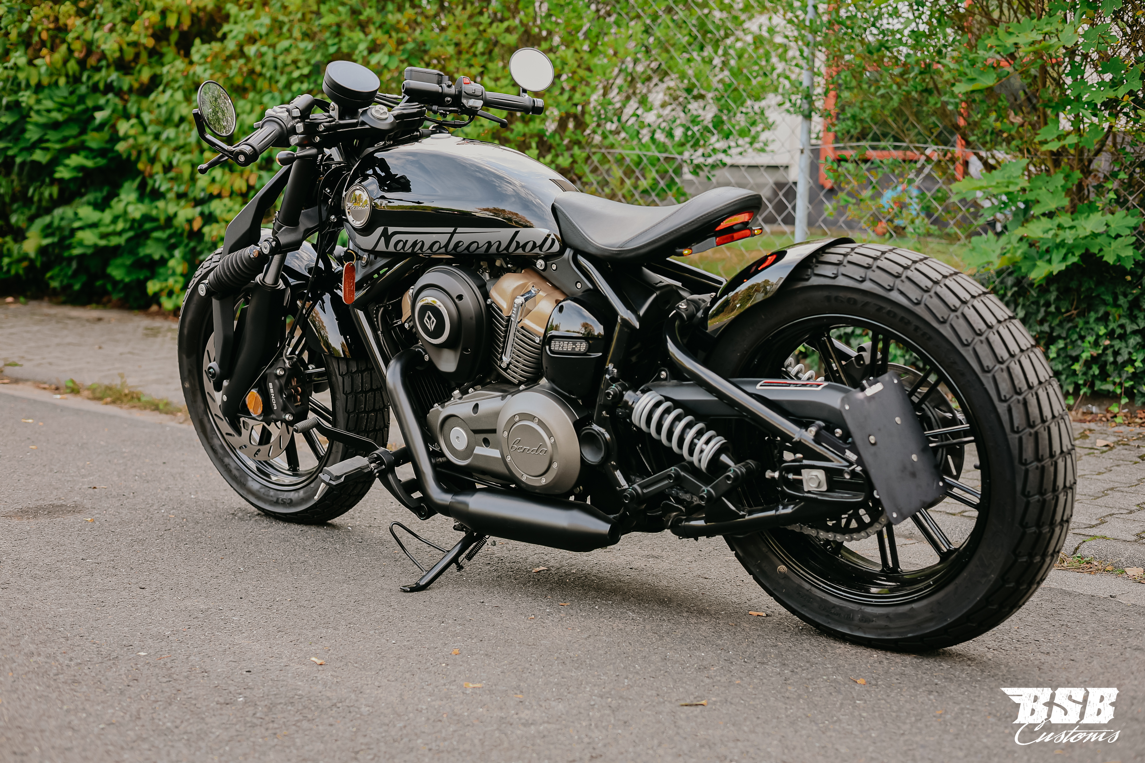 Seitlicher Kennzeichenhalter für BENDA Napoleon Bob 125 & 250 BSB Customs 