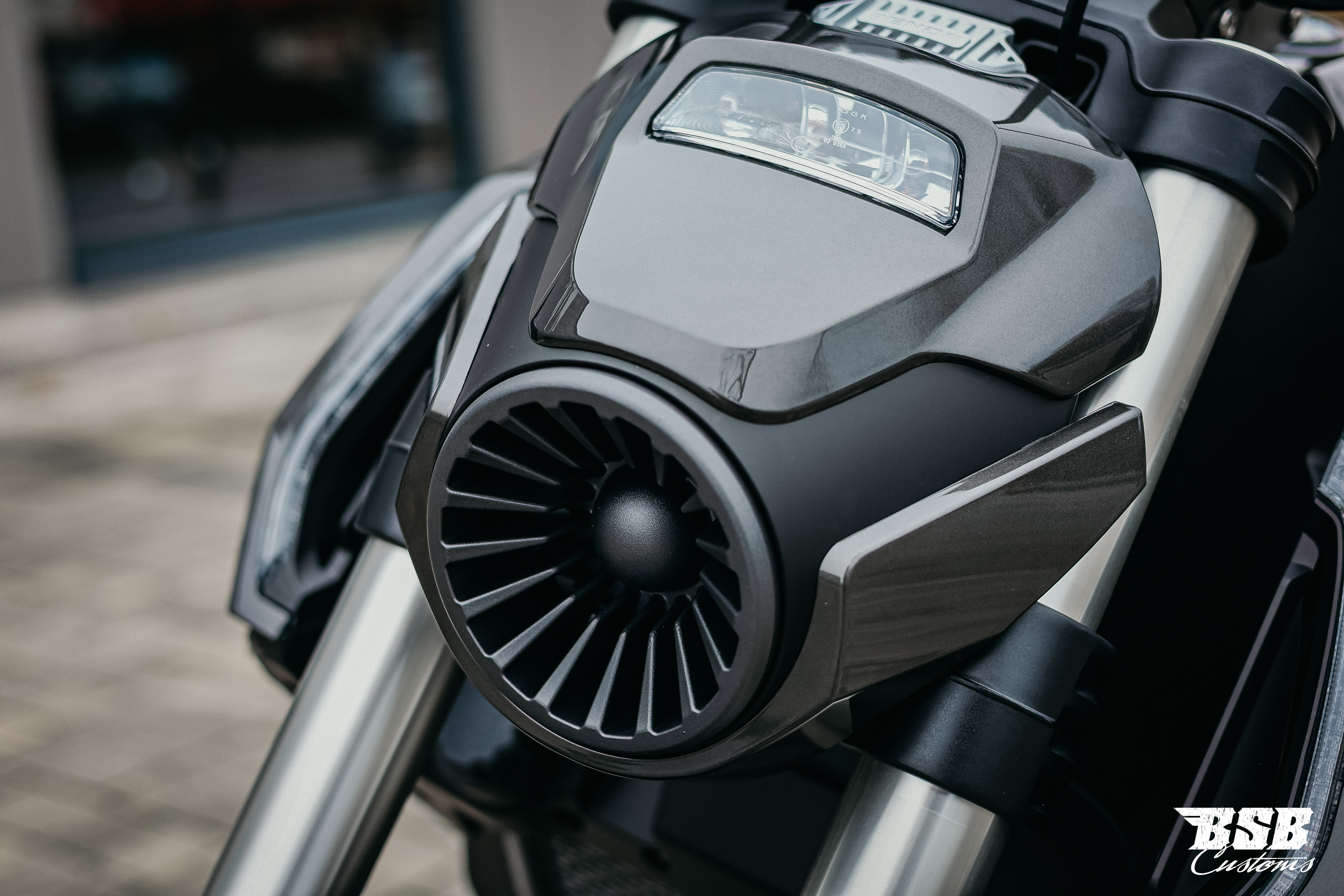 Benda LFC 700 Pro– Airride -300-er Hi-Reifen, ABS / TFT/ Anti-Hopping Kupplung modifiziert by BSB Customs NEUFAHRZEUG!!!  