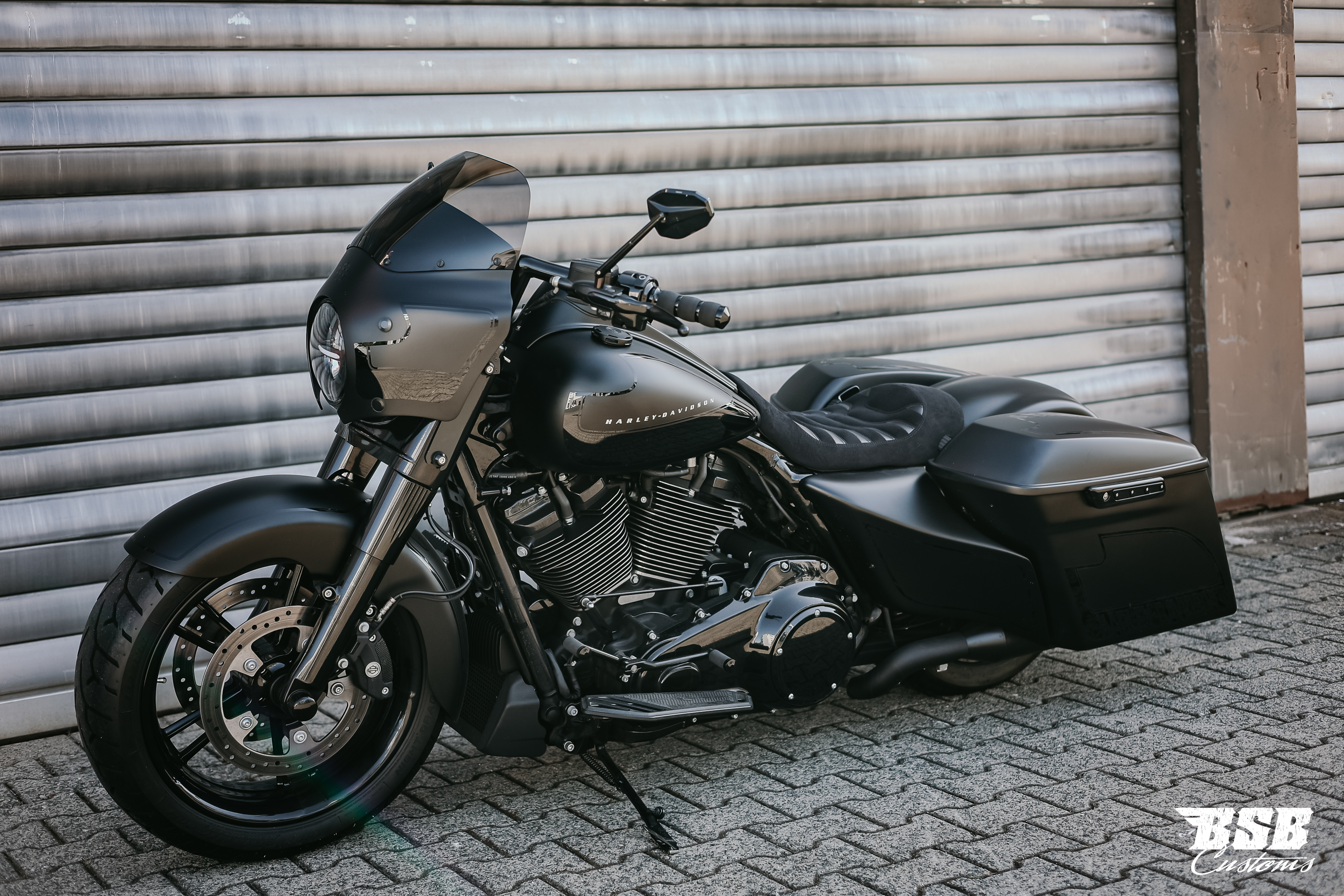 2017 FLHR Road KING M8 Custom Umbau mit Jekill & Hyde Anlage / THunderbike Luftfilter und vieles mehr ... Finanzierung möglich 