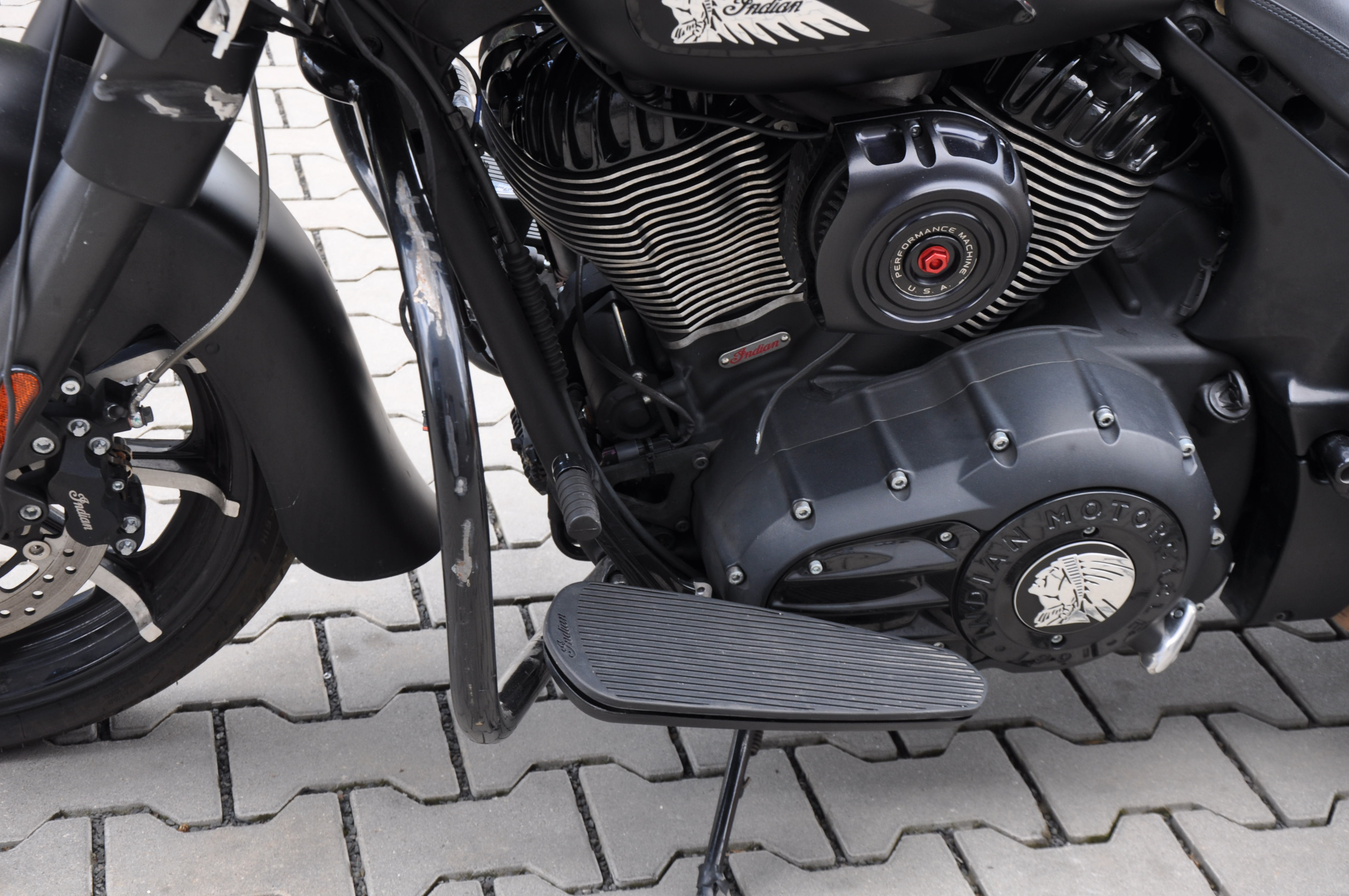 2019 Indian Chieftain DARK HORSE mit Jekill&Hyde Anlage