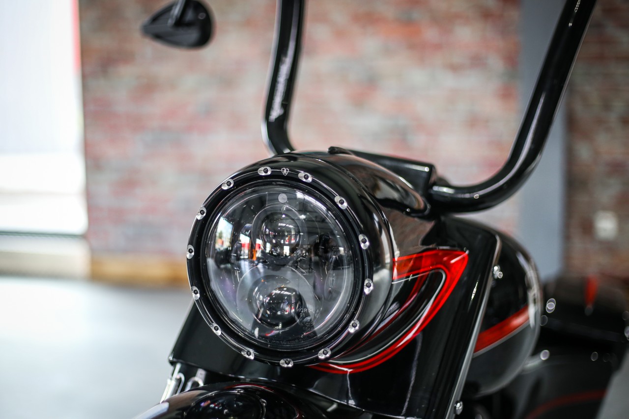 Stilvolle Motorrad Mit Led Scheinwerfer Fotos
